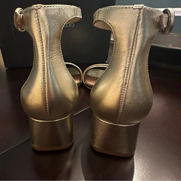 NIB Bernando Jalena Low Heel Sandal Champagne Antique Calf Size 9 - Picture 10 of 11